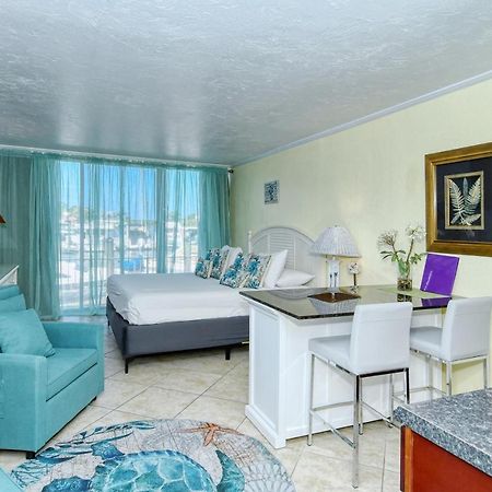 Waterfront Room, Heated Pool, Tiki Bar & Grill South Bradenton Buitenkant foto