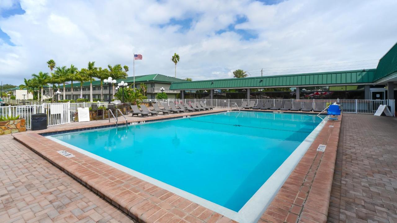 Waterfront Room, Heated Pool, Tiki Bar & Grill South Bradenton Buitenkant foto