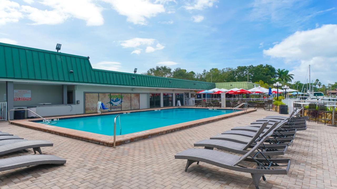 Waterfront Room, Heated Pool, Tiki Bar & Grill South Bradenton Buitenkant foto
