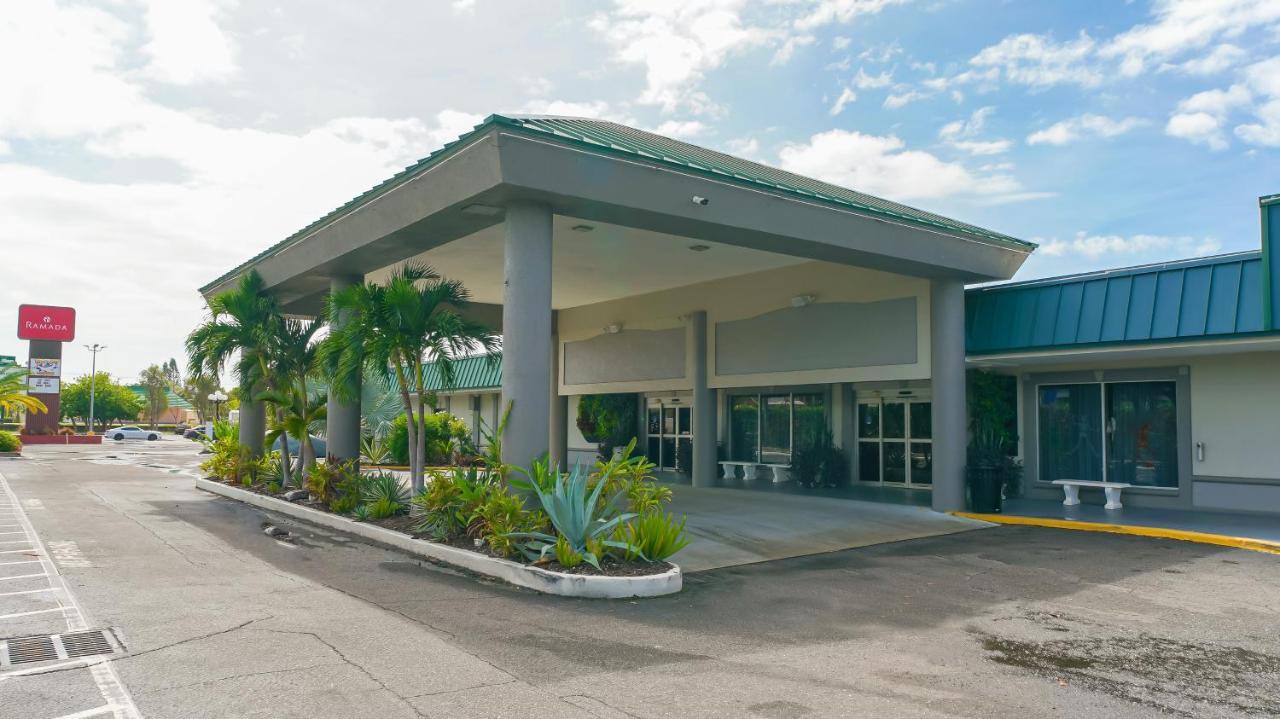 Waterfront Room, Heated Pool, Tiki Bar & Grill South Bradenton Buitenkant foto