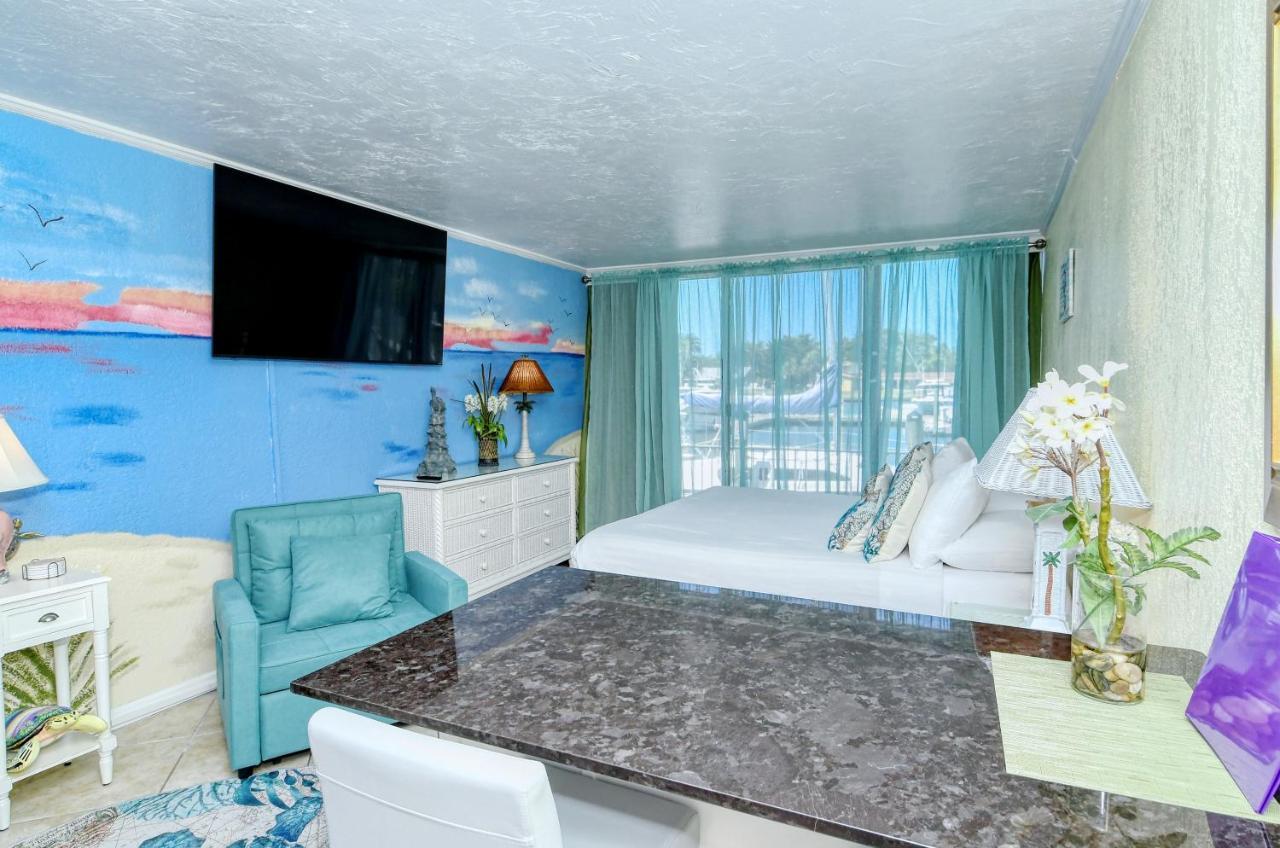 Waterfront Room, Heated Pool, Tiki Bar & Grill South Bradenton Buitenkant foto