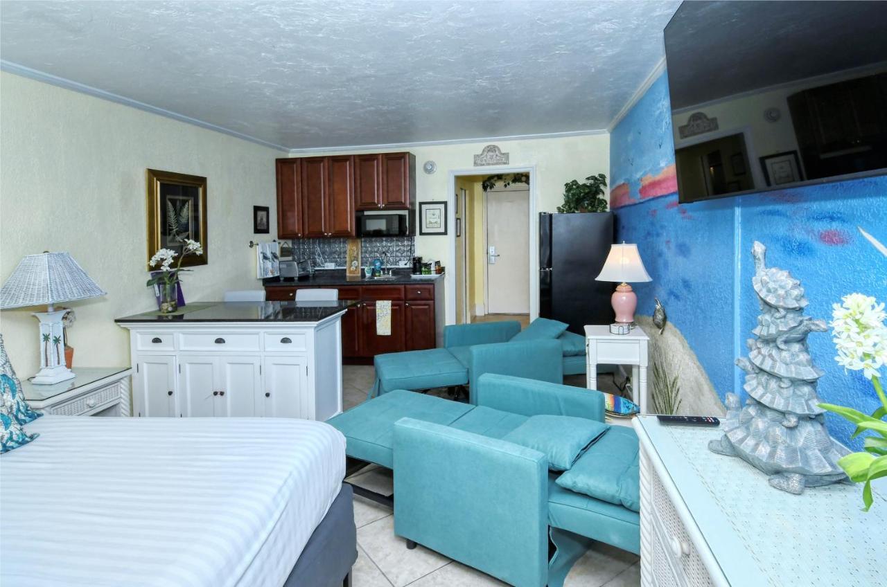 Waterfront Room, Heated Pool, Tiki Bar & Grill South Bradenton Buitenkant foto