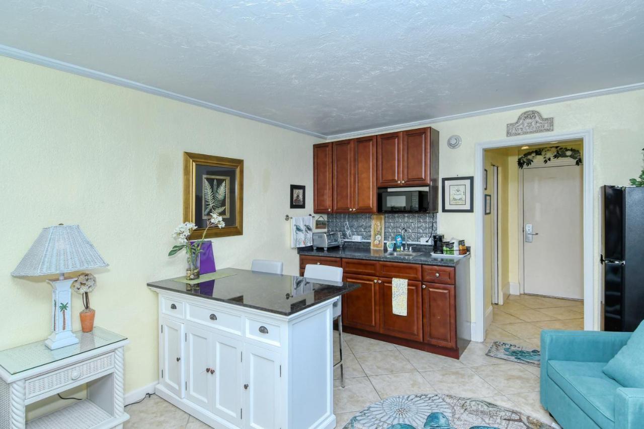 Waterfront Room, Heated Pool, Tiki Bar & Grill South Bradenton Buitenkant foto