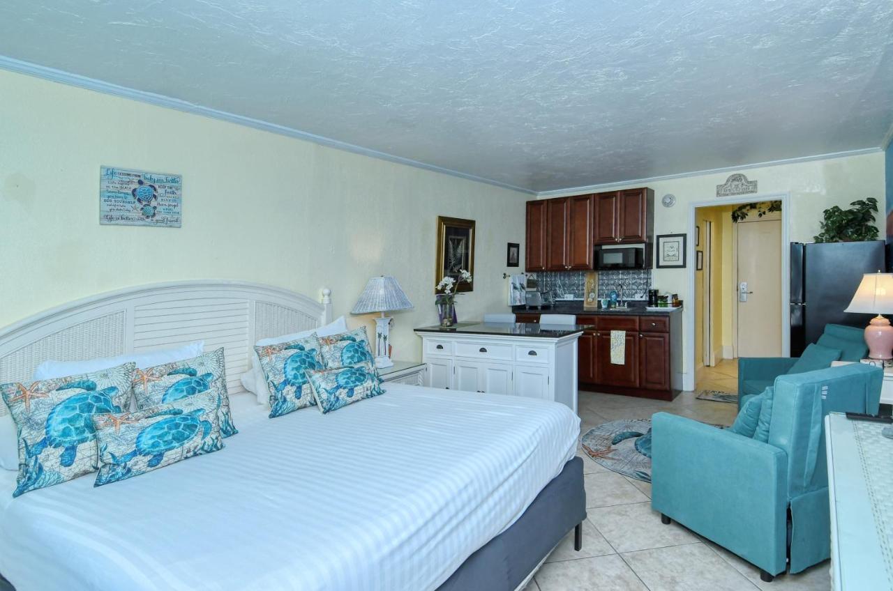 Waterfront Room, Heated Pool, Tiki Bar & Grill South Bradenton Buitenkant foto