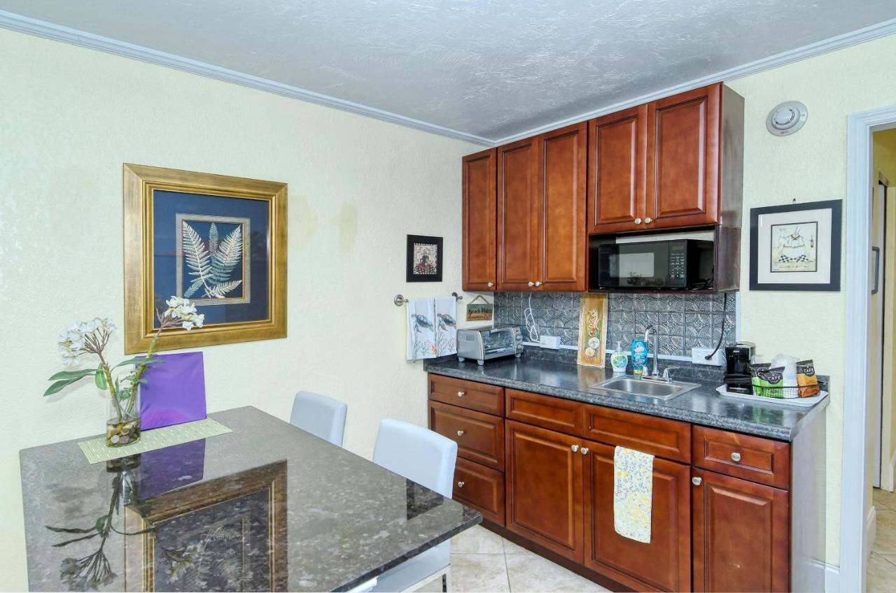 Waterfront Room, Heated Pool, Tiki Bar & Grill South Bradenton Buitenkant foto